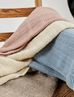 Baby blanket, fish bone knit, off. White WOOL - Babyfilt