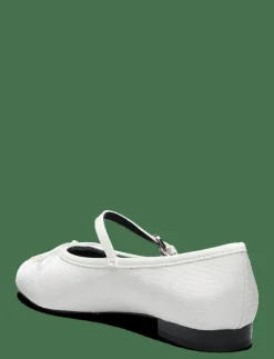 Ballerinas with strip and bow detail - Ballerinas