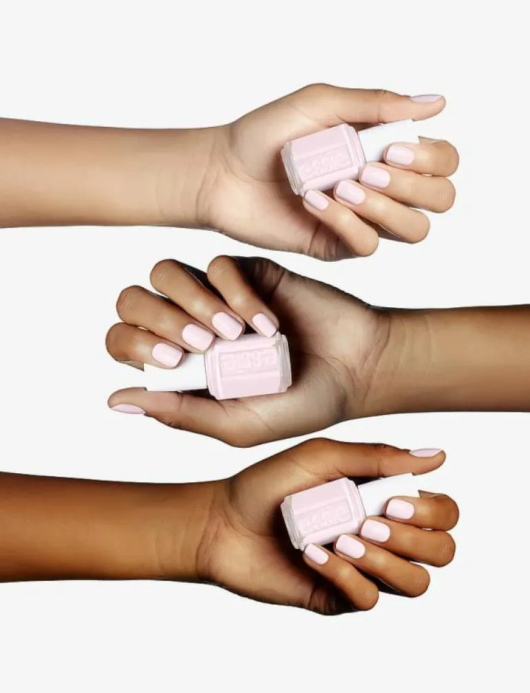 essie classic sheer luck 513 - Naglar