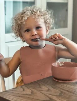 Silicone Bib with belts Nature Red - Haklappar
