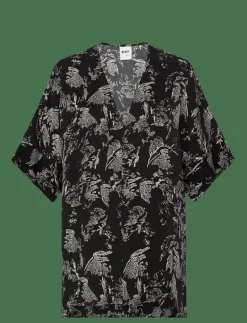 Tristan - Graphic Legacy - T-shirts